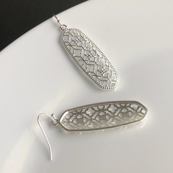 NEW Oval Filigree Earrings (silver) - Picture 5 of 7